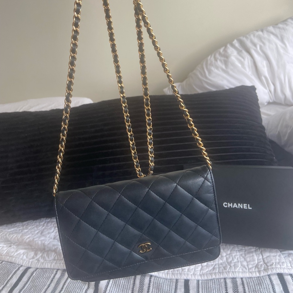Chanel Wallet on Chain. Calf skin. Black with gold hardware